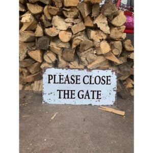 Peltikyltti vintage, Please close the gate 30,5x15 cm